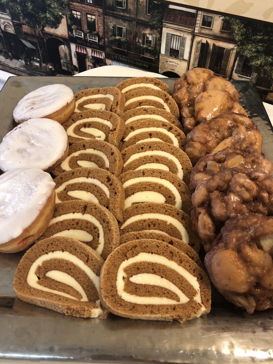 devaduncan's tweet image. Who doesn’t love comfort foods on cool days like today. #sundaybrunch #meatloafandfriedchicken #TrilogyChefsRock #ashfordplace