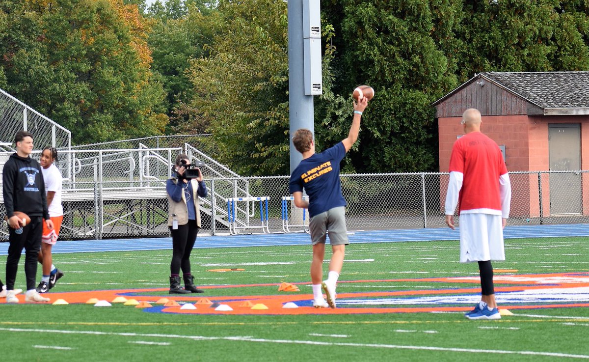 adboe5's tweet image. Special guest @NBCConnecticut at Air Attack QB training this morning; doing a story on @DeafQBCoach.  Congrats Coach Bryden, well deserved.  #airattack #qbhitlist @QBHitList @quarterbackmagazine #SHS Football @masters_coach