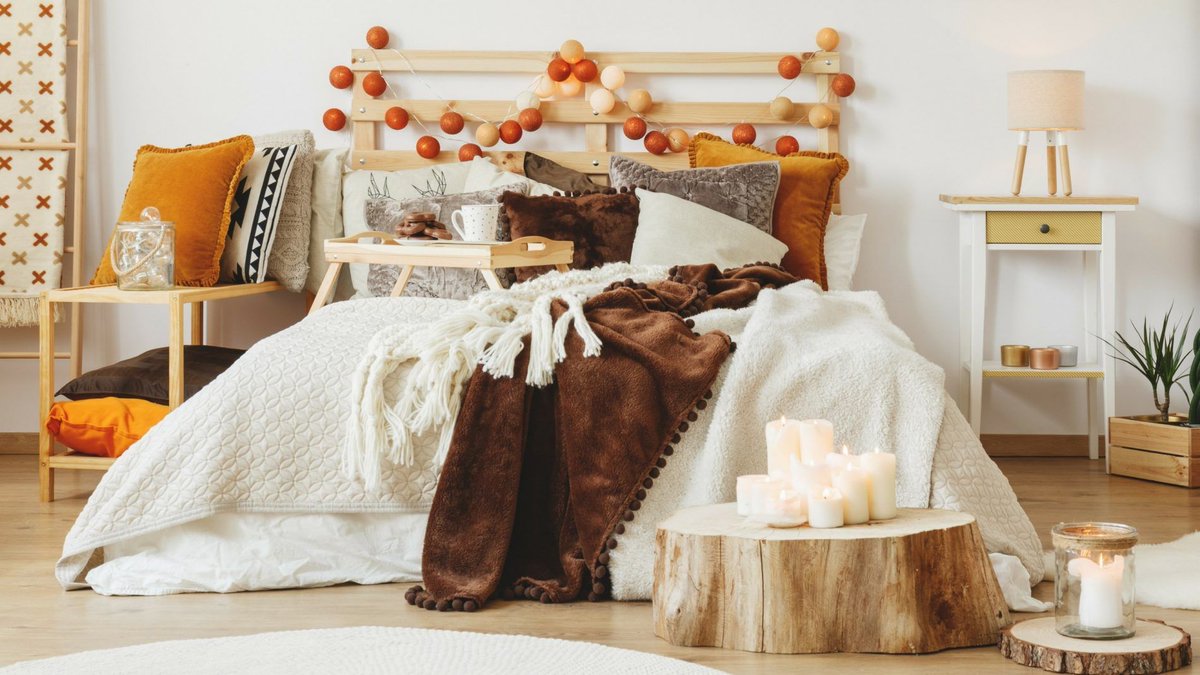 MoonbeamLights's tweet photo. How do you like this Autumnal bedroom? https://t.co/ub6ISkqToa