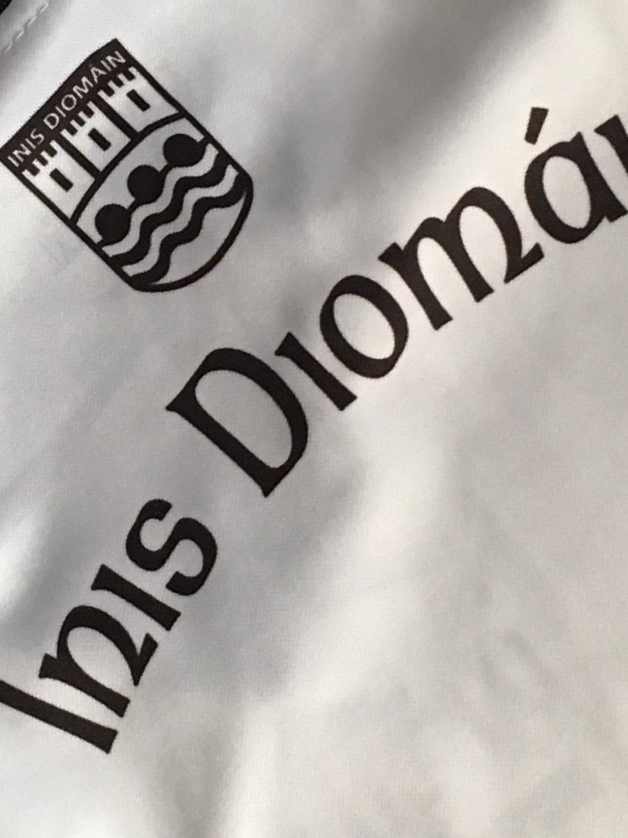 Would just like to congratulate my adopted home town Ennistymon In beautiful Co Clare on reaching their first ever Senior Football final. ⁦<a href="/lennonsghirl/">Cara</a>⁩ and I are home for 2 weeks and will be able to go to the final at Cusack Park on Sunday week #inisdiomainabu