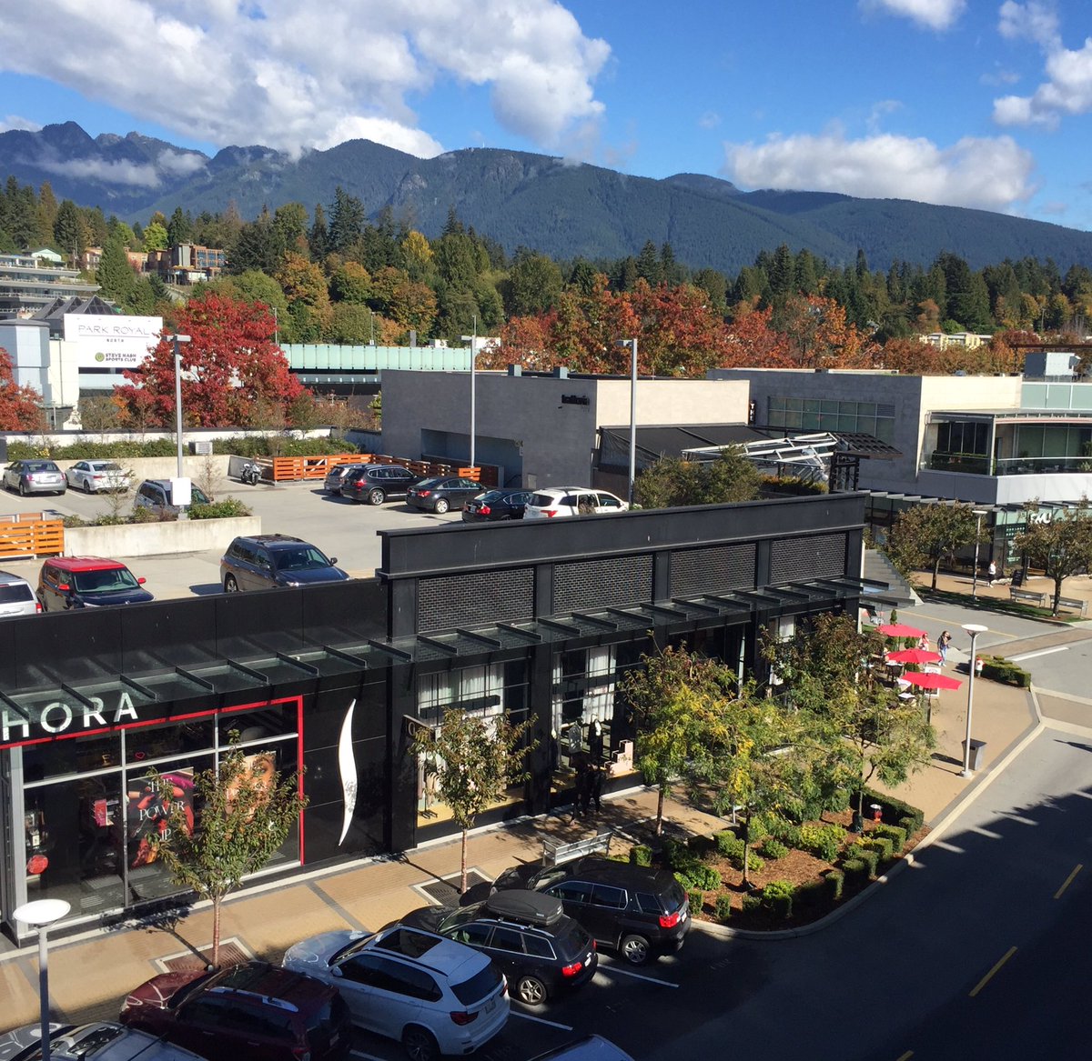 CapResidences's tweet photo. Urban amenities are only a few minutes away at Park Royal where you’ll find over 200 shops, services and restaurants.
#capilanoresidences #exceptionallocation #applynow #moveinspring2019 #rent #rentals #studio #1bed #2bed #3bed #luxury #everythingonyourlist https://t.co/D9Vn4gTNN1