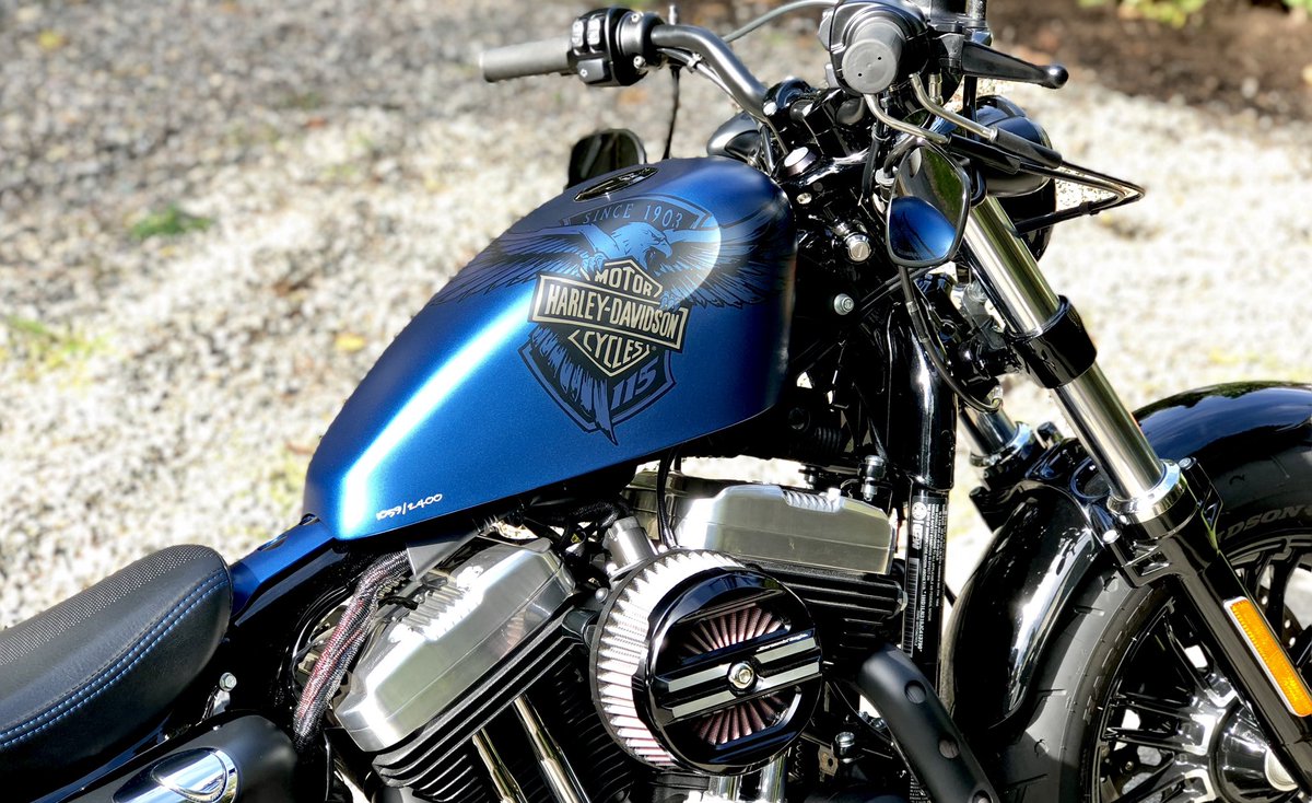 48Harley115th's tweet image. H-D Cycle Anniversary Edition.
@harleydavidson  @BostonHarley  #iphone8s #apple #alvarolucenaphotography #legendbluedenim #115thanniversary #naturallight #harleydavidson #HD115 #findyourfreedom #fortyeight #peanuttank #sportster #timeless #powerful #NewEngland
