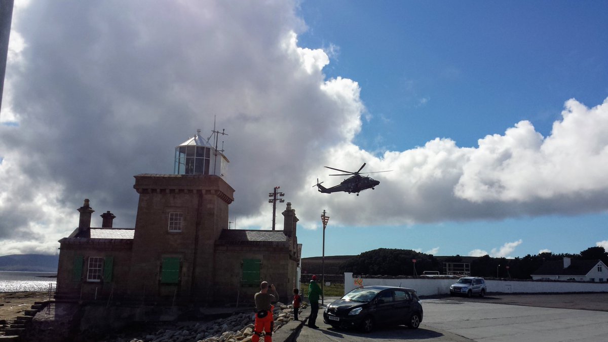 WalshTraceyj's tweet photo. Blacksod lighthouse and the fantastic Sweeney family who have been the keepers since November 1933. Their service and friendship to the Air Corps over the years day and night . #unsungheroes #irishaircorps #3opswing https://t.co/R4a6D6Dzuv