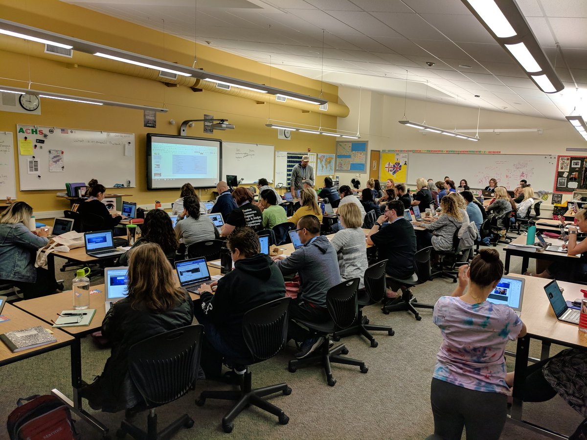 bribriggs's tweet photo. Such an amazing session at #fallcue lead by @creativeedtech &amp; @bribriggs on #createwithchromebooks. Such an amazing group of educators to hang out and learn from. #WeAreCUE https://t.co/dlUg4XiK6T