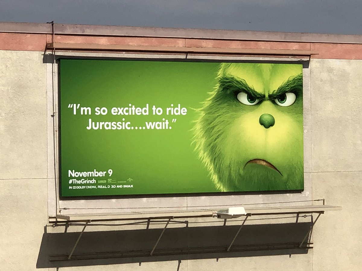 грабители на улице. белый ниндзя из беверли хиллз. грабитель убегает. громкие кражи персональных данных. Theif holding.