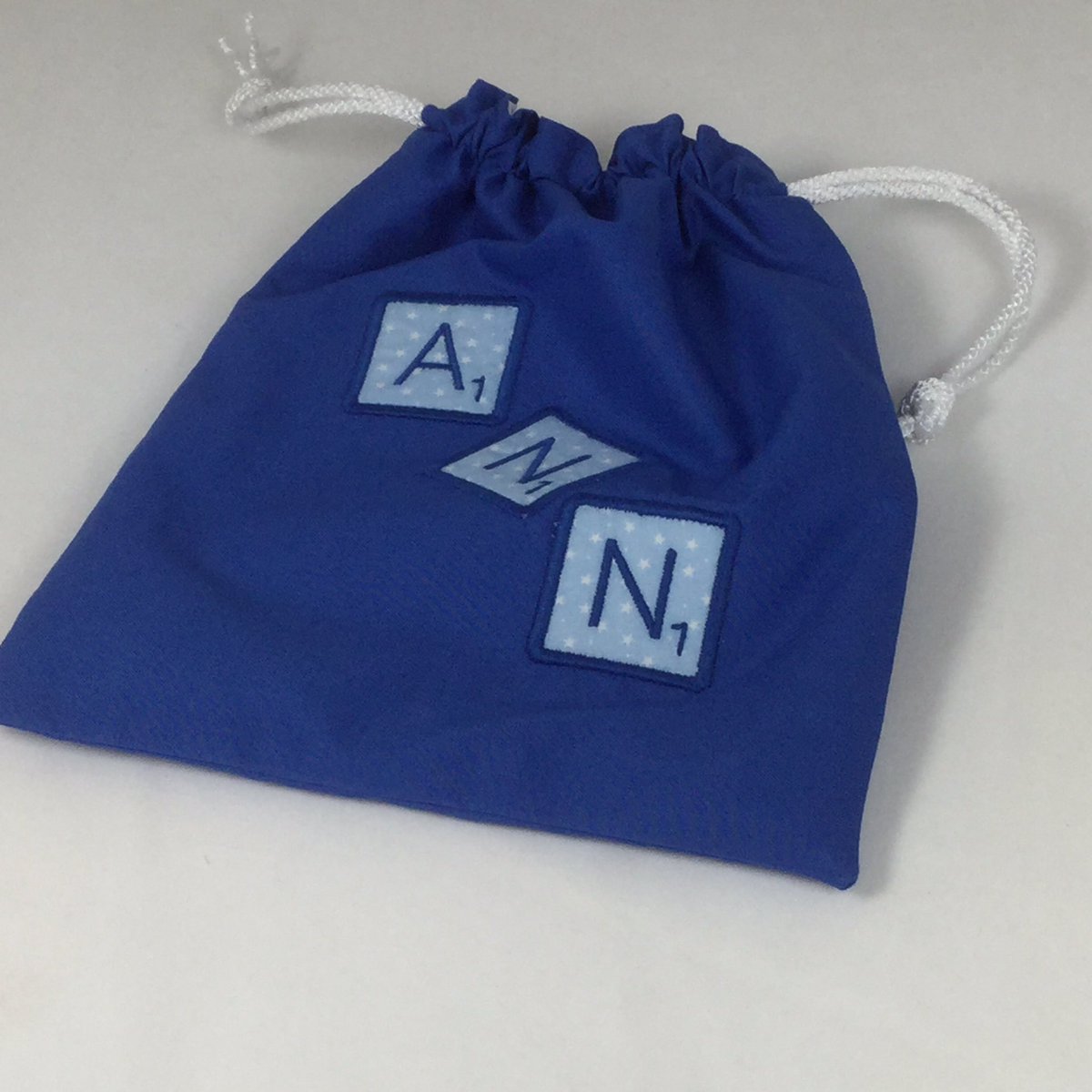 Babahoot4kids's tweet photo. #HandmadeHour These personalised scrabble letter bags in my ETSY shop make great stocking fillers. Buy on Etsy at https://t.co/SLdQdzZK3j or amazon via https://t.co/RuWLdrsewA #scrabble #scrabblebag #dadpresent #drawstringbag #boardgames #scrabblelover #stockingfiller #crafthour https://t.co/59bQpHnjdo