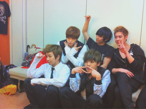 Lan_bichen's tweet photo. Mi mancate come non mai... I love you to the moon and back

#happy9thanniversarymblaq 
#foreverAplus
#9yearsWithMBLAQ https://t.co/Kqa6sYc7l0