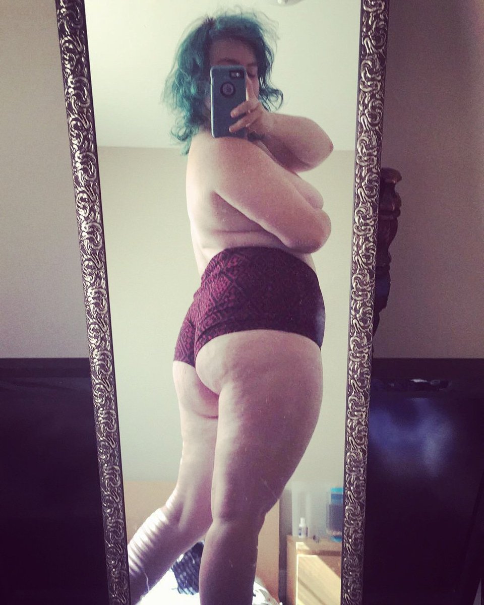 pixiewitch18's tweet photo. Happy Sunday Twitter 
#SundayFunday #booty #thong #bbw #bluehair #pawg #thick #thickwhitegirl https://t.co/MDppil0I1Y