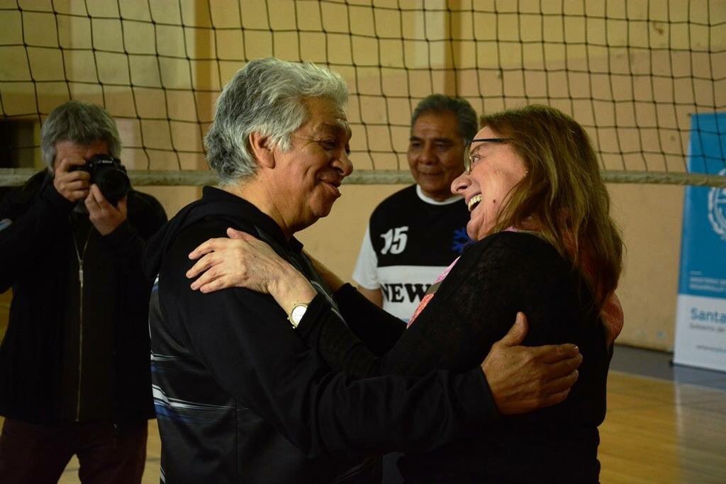 aliciakirchner's tweet photo. Promovemos los deportes como actividad física de integración, recreación y encuentro social. Equipos de Newcom de adultos mayores definen quienes nos representan en los Juegos Evita #ElDeporteNosUne #SantaCruzNosUne
https://t.co/F0XEHePqqO https://t.co/xO4ebBZbZf