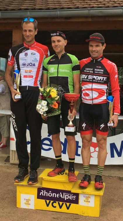 BecycleLyon's tweet photo. @choufflard @FSGTofficiel @_ECOV_ Bravo Sylvain @choufflard ! Victoire au #cyclocross @FSGTofficiel de Brindas #Izi #oklm
#BecycleTeam #CoursierLyon https://t.co/wGCZLO6NRB