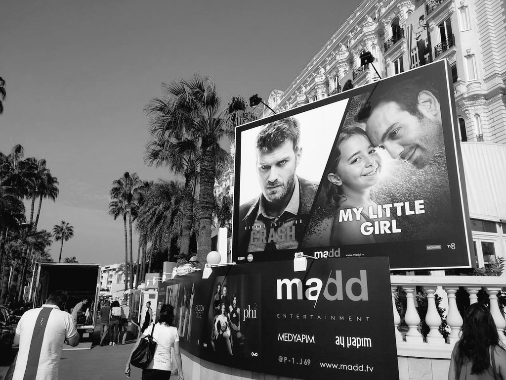 SeriesTurcasMex's tweet photo. 🇹🇷 | La nueva novedades de las Series Turcas en #MIPCOM2018 ya empieza a notarse en las calles de Cannes- Francia, evento que dará inicio mañana 15 hasta el 18 Oct. Entre ellos están⤵
#Crash ➡ #KivançTatlitug
#MyLittleGirl
#Lifeline
#BrokenLive
#BirLitreGözyaşı
#Fi ...etc. 😱 https://t.co/FqbL8svd1i