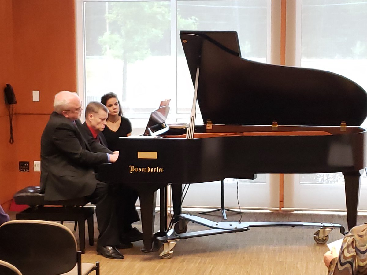CSMHeadlines's tweet photo. The 2018-19 Ward Virts Concert Series kicks off this afternoon with 'Duo, Solo, & Song' performed by CSM's very own Michael Santana & Stephen Johnson. #CSM60th #Happeningnow https://t.co/4yfGLndmyx