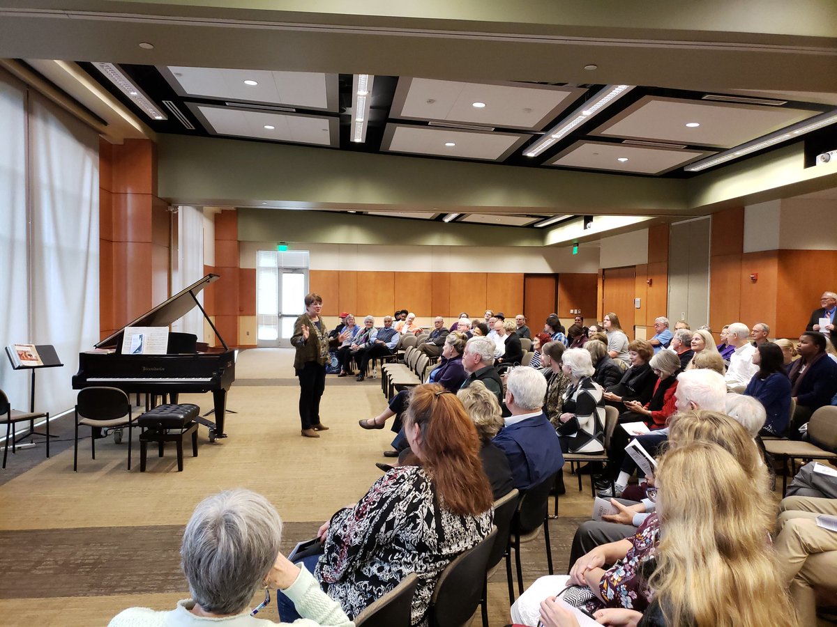 CSMHeadlines's tweet photo. The 2018-19 Ward Virts Concert Series kicks off this afternoon with 'Duo, Solo, & Song' performed by CSM's very own Michael Santana & Stephen Johnson. #CSM60th #Happeningnow https://t.co/4yfGLndmyx
