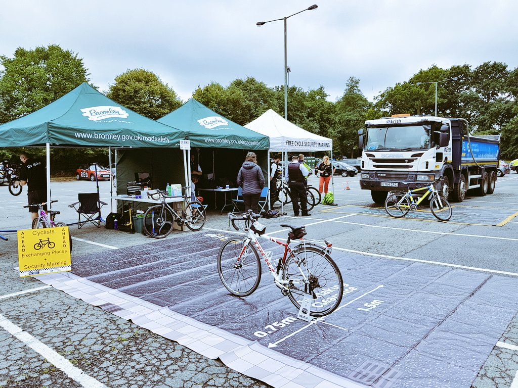 skippydetour's tweet photo. @MACofSA @AnnaMeares @Nova919News @hit107 @TripleMAdelaide @Mix1023 IF most UK #PolicingAreas NOW USE #OpClosePass cos @Trafficwmp & @MetCycleCops HAVE SAVED LIVES, WHY do #OzStateCops FAIL 2 COPY? #BullyDrivers unafraid o #FLESH but avoid #Metal2MetalContact° INVITE PCs Hodson/Hudson 2 @tourdownunder 2 ENSURE #OzCyclistSafety in 2019! ACT 2Day ! https://t.co/LWwXy9aJHf