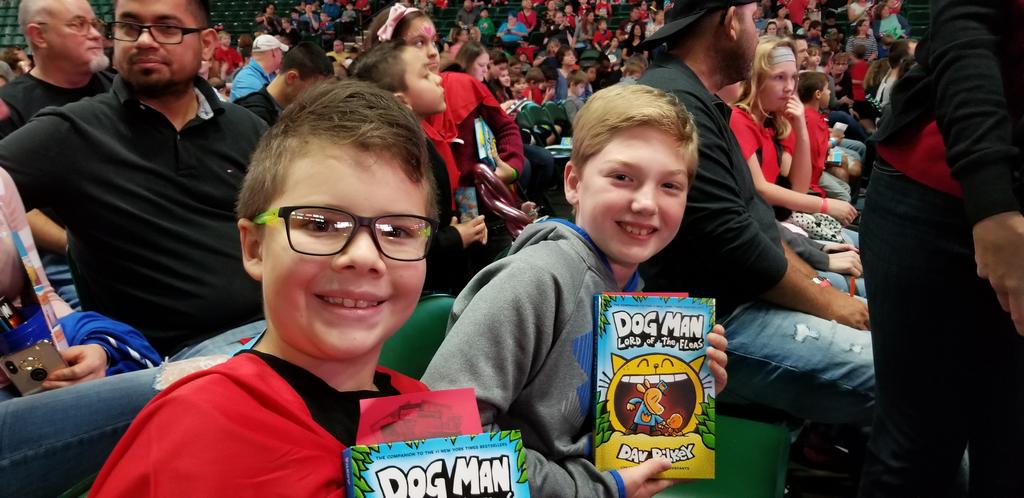 shiaval's tweet photo. Dav Pilkey author event! #davpilkey #halfpricebooks #saydyslexia #childrensauthorsaremyheroes https://t.co/lJwOrLLclv