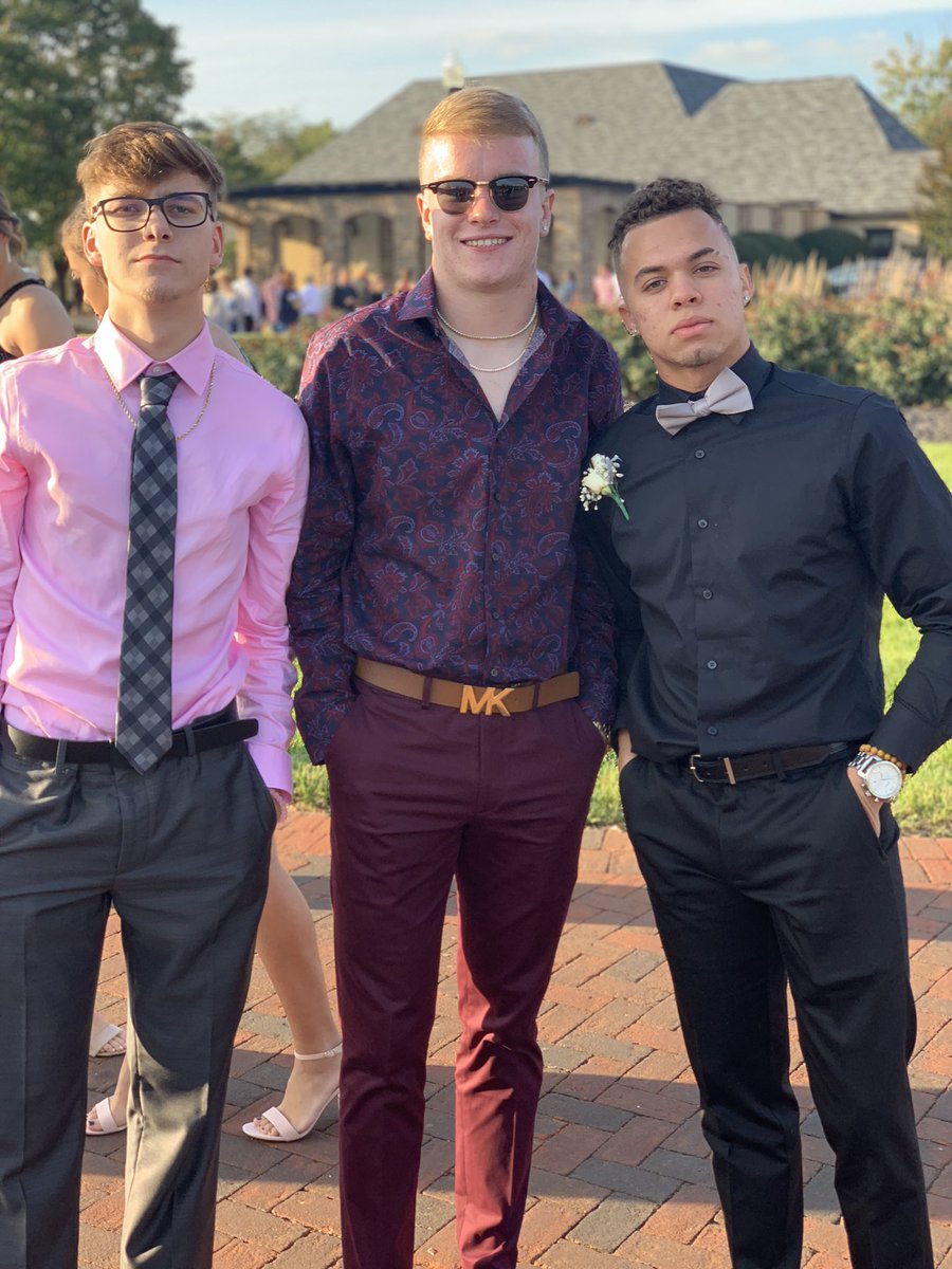 BryanBoyer_'s tweet image. I wore pink for you Aunt Shar, keep fighting beautiful 💞 #SeniorHoco
