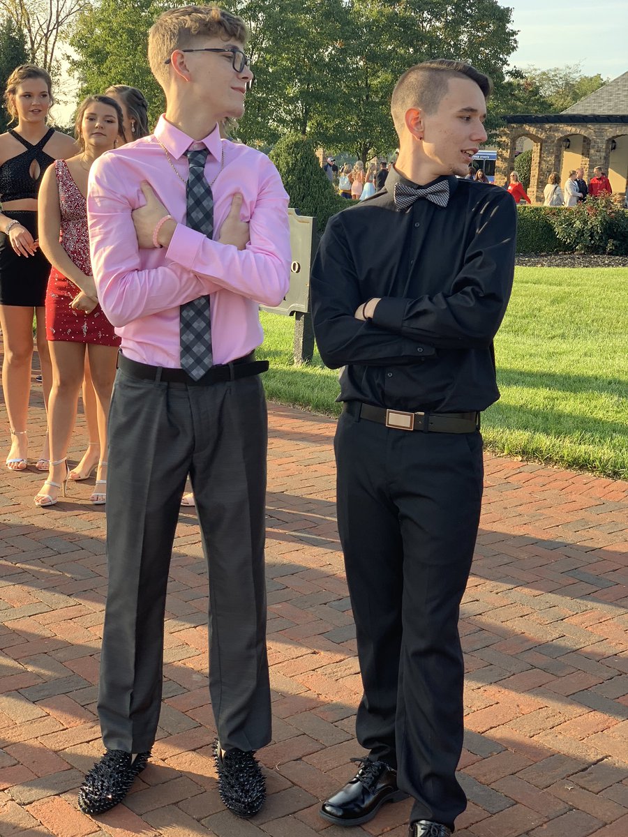 BryanBoyer_'s tweet image. I wore pink for you Aunt Shar, keep fighting beautiful 💞 #SeniorHoco