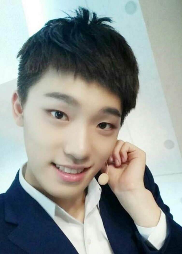 Featured image of post Dude From Shrek With Black Hair