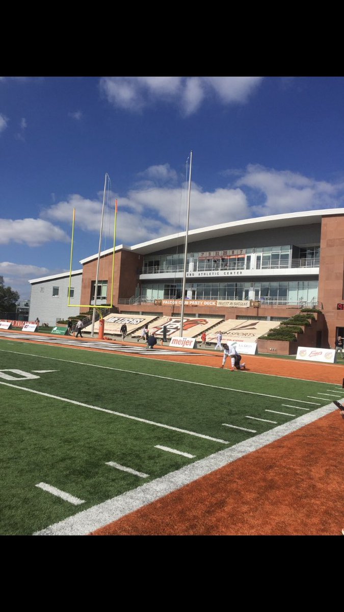 alec_muck's tweet photo. Thank you to bgsu for having me up for a game! Great fun and great facilities!! @CoachPadron @coach_pifer @KevinKilmer #AyZiggy 🔶 https://t.co/hldC0lGi8f
