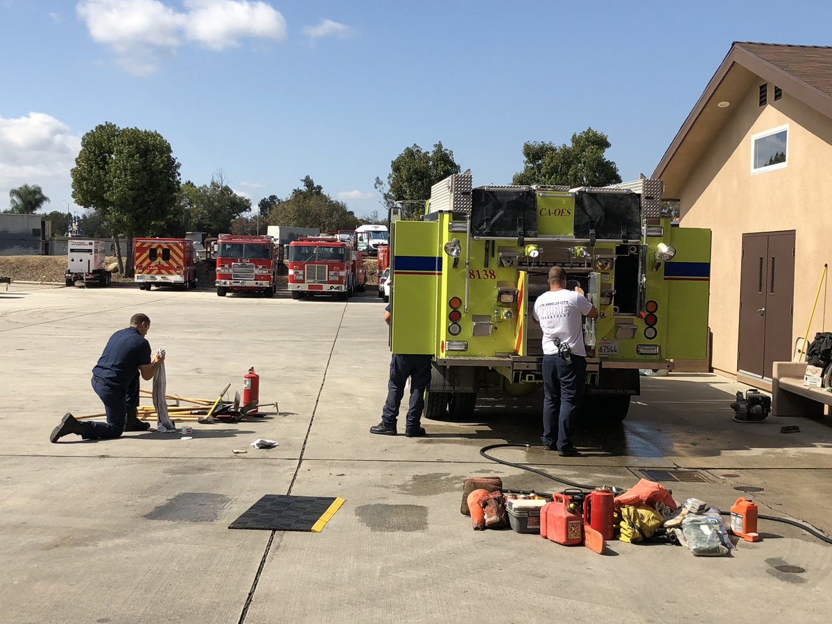 Lacitychiefs's tweet image. @Lacitychiefs proud of #LAFD firefighters for keeping their tools of the trade in tip-top shape - while So. Cal. braces for fire weather &amp;amp; #SantaAnaWinds ur #LAFD is sharpening their skills &amp;amp; tools and keeping equipment in a state of readiness. @LimaDvp10IAFF @tgamboalocal112
