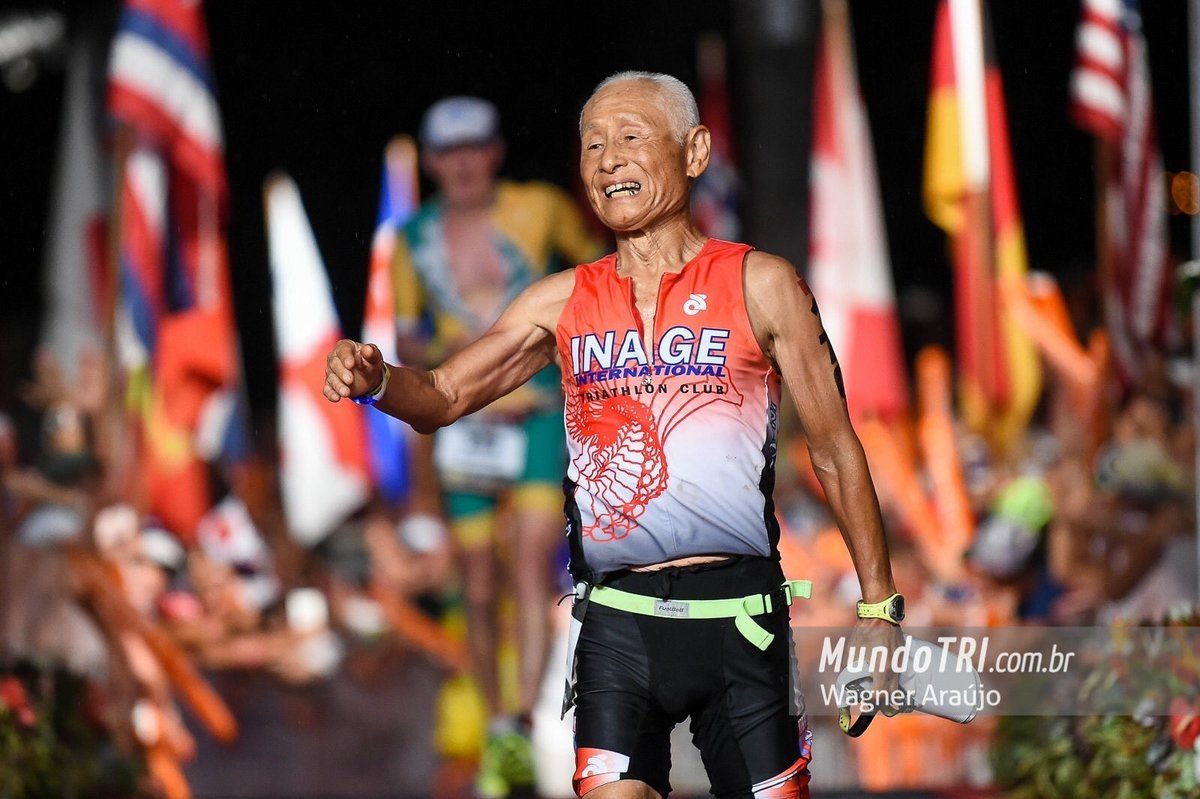 _r4fun_'s tweet photo. Hiromu Inada terminó el Ironman de Kona y se convirtió en la persona con más años en completar esta distancia.
🔥86 años.
🕛16:53:56. 
3,8km🏊 01:51:26.
180km🚴08:02:40.
42,195km🏃06:28:18. https://t.co/dcjIkvHpMH