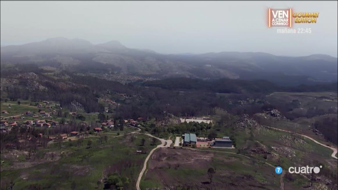 VolandoVoyTV's tweet photo. La masa forestal de este pueblo desapareció prácticamente tras los incendios de Galicia #VolandoVoyGalicia >> https://t.co/X5nhsRv3uj https://t.co/Y53ypzp6MV