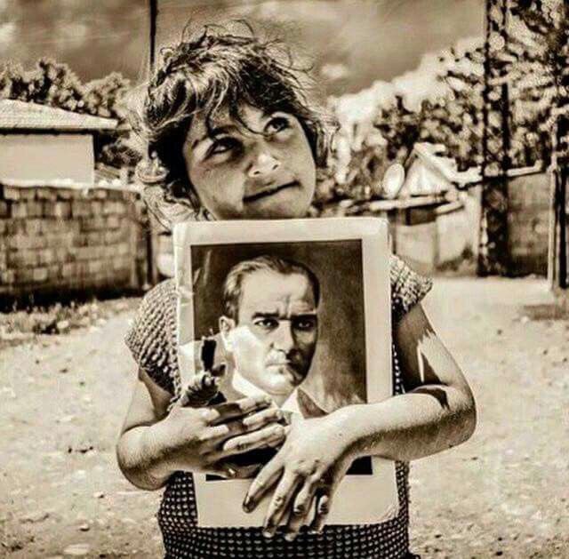 Bu ülkenin her eserinde imzası var Atam’ın...

#AtayaUzananEliKırarız