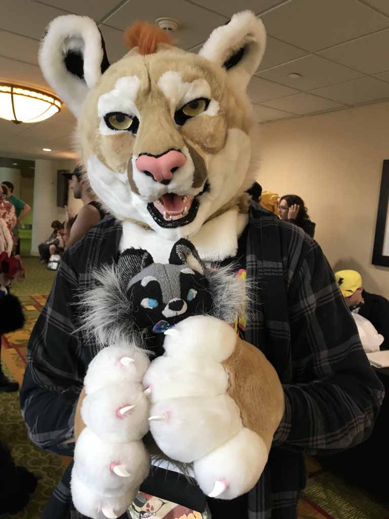 MADSHYARTS's tweet photo. #mylilsmudge totes enjoyed this weekend @AnthroSoutheast  #buttonpup https://t.co/cj0fkSpDie