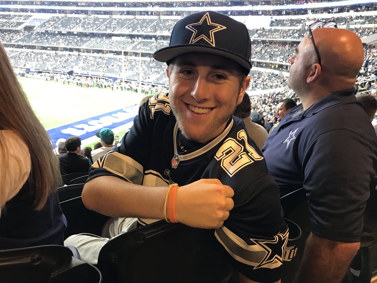 JoriEpstein's tweet photo. Cowboys RB Ezekiel Elliott began wearing cancer patient Jake Silver’s “Silver Strong” orange bracelet rookie year. He still wears it every practice and game. Today, Zeke got Jake’s family tickets to game https://t.co/hVYDeY4nLu