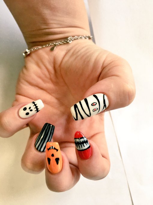 Lol had a little fun at the salon today https://t.co/k0vAjA9ICJ<a href="/tag/presents"class="tags"><span>#presents</span></a>