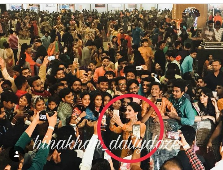 shiningstarhin1's tweet photo. Pic 5
Just look at the crowd
 @eyehinakhan You rocked public shocked  #Komolika @ektaravikapoor #KasautiiZindagiiKay2 #HinaKhan #HinaHolics https://t.co/9gf1WR4x6C