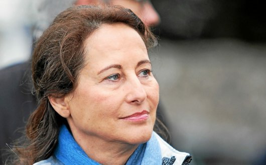 bif_o's tweet photo. "Mon état d'esprit est loin d'être celui du retour aux combats électoraux. Ce n'est ni mon objectif ni mon état d'esprit ni mon envie" (Ségolène Royal, 14/10/2018, LCI)
Après Moscovici, 2 de chute pour la tête de liste du PS aux européennes https://t.co/oiF3iYT6HI