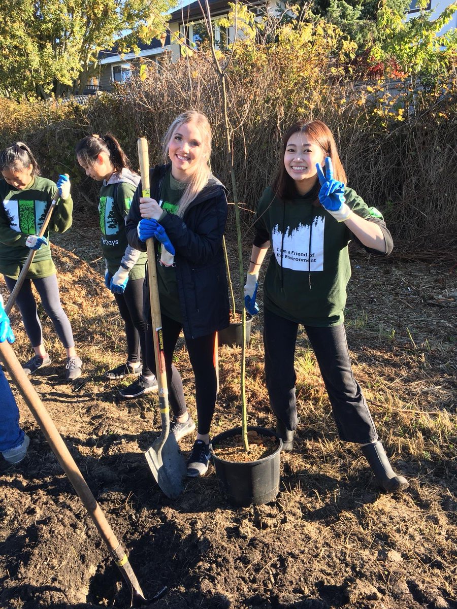 #TDReadyCommitment thank you to all the volunteers for such a successful #TDTreeDay special shout-out to student volunteers from Burnette and Hugh Boyd Secondary @MauroManzi_TD <a href="/mandipkharod/">MK</a> @NicoleKubica_TD <a href="/ccchangling/">CC Chang</a> <a href="/Tricia_Whitwham/">Tricia Whitwham</a> <a href="/kristyanneleong/">Kristy-Anne Leong</a>
