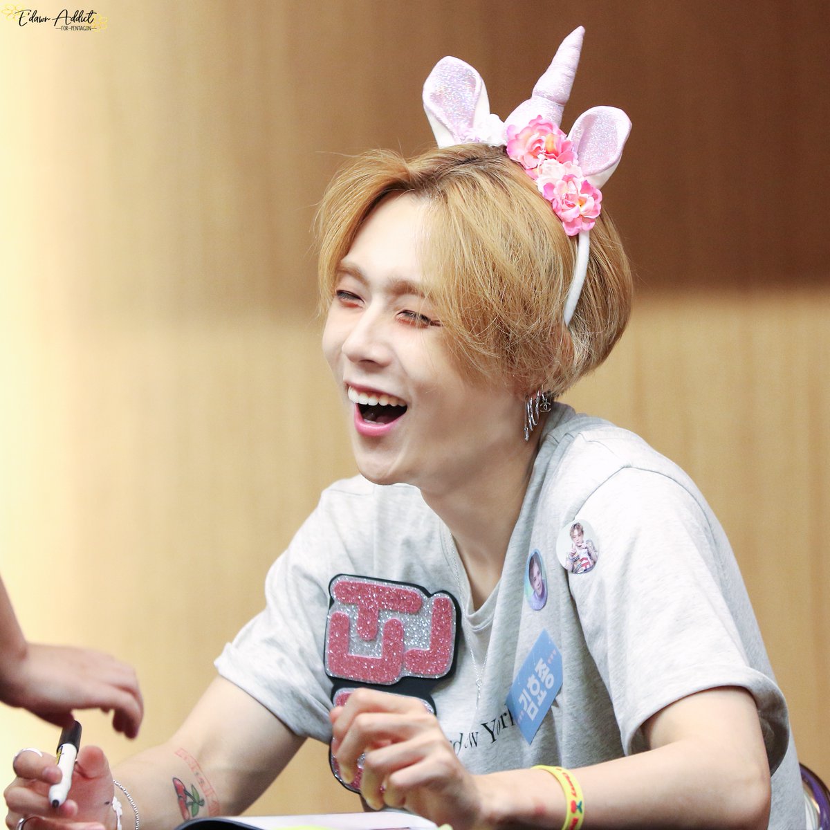 PENTAGONBrasil's tweet photo. [#2YearsWithEDawn] 😊 #이던

☆.｡.:* ✨ Cute E'Dawn Appreciation Post ✨*:.｡.☆ https://t.co/bYyYTluSY3