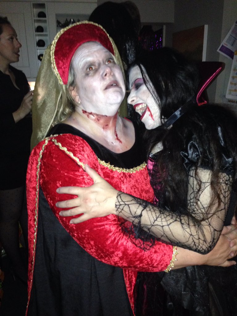 fuchsiapinkuk's tweet photo. @Fancypantshire1 Our host said we’d be fed like Kings and Queens on Halloween night. We felt it only fitting we gave them king Henry the VIII and Anne Boleyn curtesy of @Fancypantshire1 https://t.co/7ifnvKjhBp