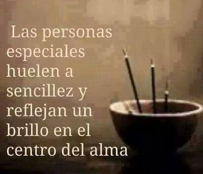 _angelitacor_'s tweet photo. #palabras #personas #especiales #huelen #sencillez #reflejan #brillo #centro #alma #vida https://t.co/NGxstjCDqD
