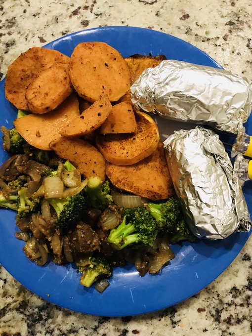 Nearly every time I go to the grocery store, people in the checkout lines gawk at all the veggies I buy<a href="/tag/lapride"class="tags"><span>#lapride</span></a>
