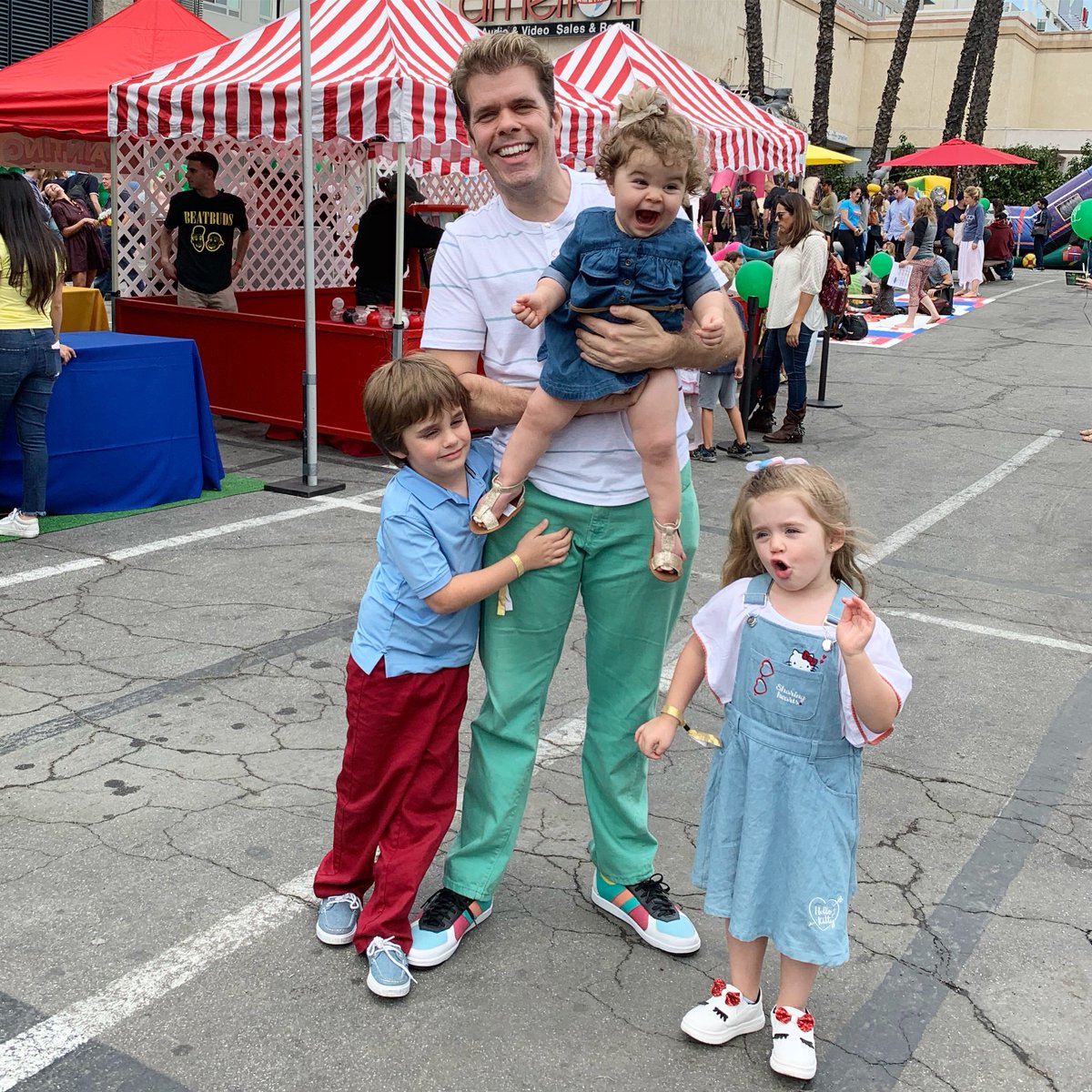 ThePerezHilton's tweet photo. We got the beat!!! Literally!! Had a rocking Sunday at @TheBeatBuds' 1st annual #TheBeatBash!! This is a family that loves music and dancing and a great time! Much fun was had! Check out more pics HERE: https://t.co/a2KJvPOs7Z https://t.co/fW66u4jw8n