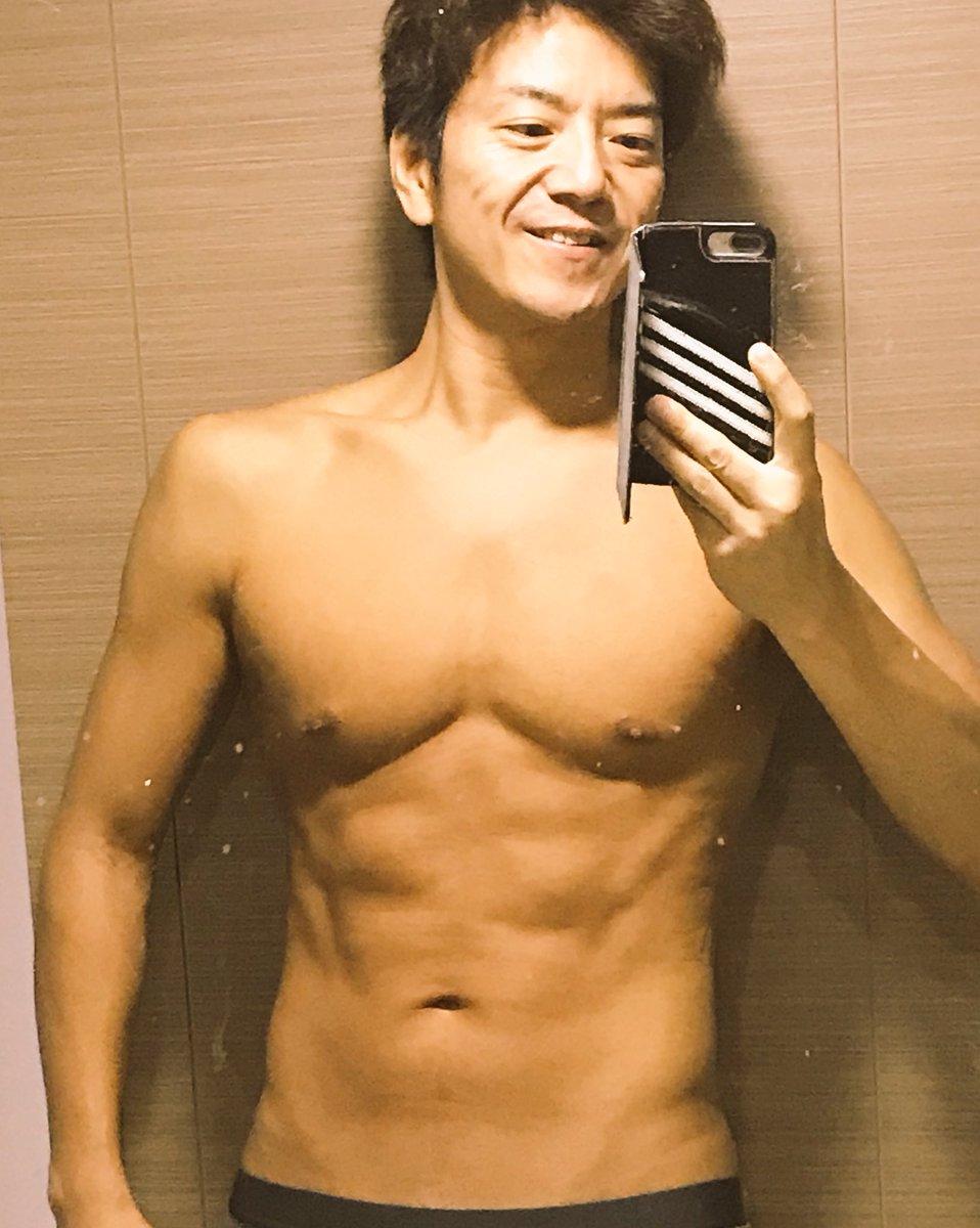 Nasad なさでぃ V Twitter 寝起き体型 肩が貧者過ぎる 頑固過ぎる やってもやっても 笑ける それでもやらないとでかくならない ので 今日も今までで味わったことのない刺激を肩に入れられる様頑張る 負けない 今日のトレは胸 肩 腕の順に出来るとこまで