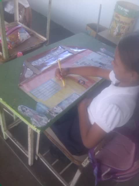 ebkm_96's tweet photo. Elaboración de Cartelera por los 19 Aniversario de las Escuela Bolivarianas https://t.co/JrwhRqMjkN