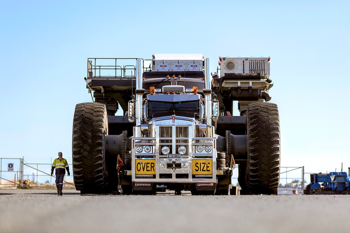 NationalGroupAU's tweet photo. #National #Group’s heavy #transport solutions brand National #Heavy #Haulage (#NHH), has delivered five #UltraClass #Liebherr #T282C #Dump #Trucks to #BHP’s #Peak #Downs #Mine #Site in #Central #Queensland https://t.co/pMQNm3y4cp https://t.co/Pv6q1vMtZl