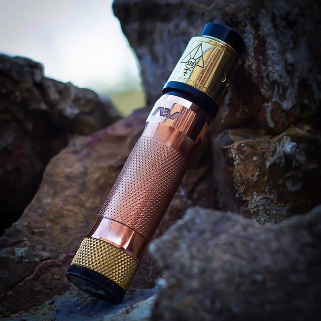 keeranvapes's tweet photo. Triple threat. @avidlyfeinc copper M1P5 w/brass XL housing &amp; black button and tophat.
.
@vape.royale &amp; @skyvapeaz have these in stock!
.
@528_custom OG Goon
@beautiful_builds N90 coils 👌
.
.
.
#mechmod #vapegear #ablemod #avidlyfe #startvaping #compl… https://t.co/3YMxWqNeFo https://t.co/v3bubThLOW