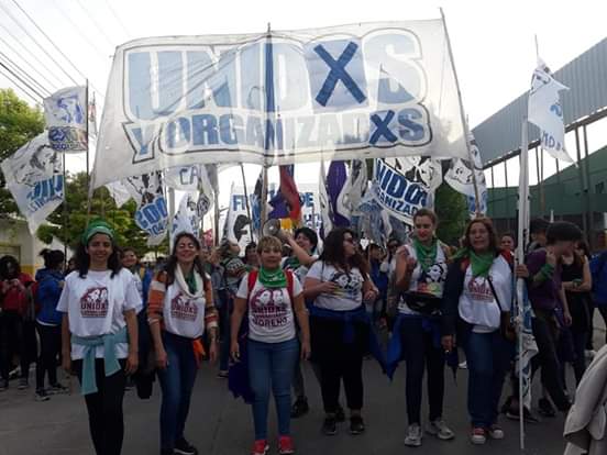 UyOLomas's tweet photo. Las compañeras de Unidas y Organizadas marchando por las Calles de Trelew. #EncuentroNacionaldeMujeres @LauraBerardo1 https://t.co/zT7kvLYj0e
