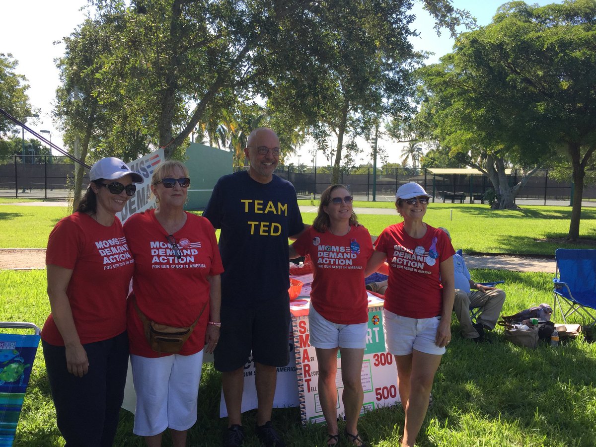Second day of #WeekendOfAction in Fort Lauderdale, I tabled at N. Broward Democratic picnic and gave out free gun locks. @RepTedDeutch #FlaPol @shannonrwatts @MomsDemand #WoAII
