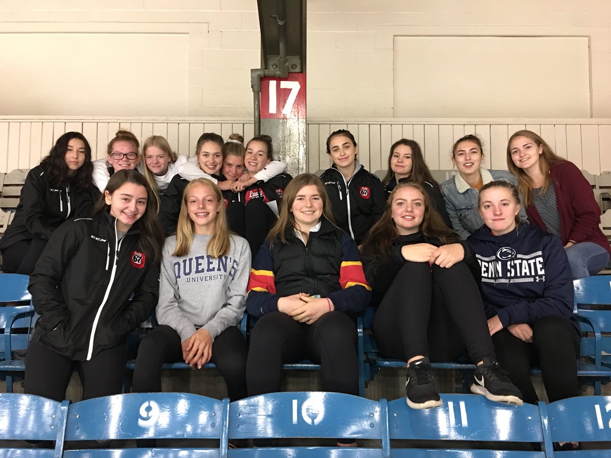 JJParks91's tweet photo. Had a great time watching the Queens U women’s hockey game last night with my 67’s girls ❤️ https://t.co/zfTzj0AMAh