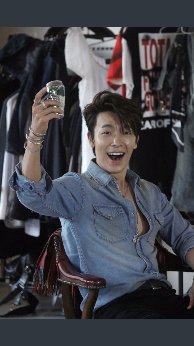 HAPPY BIRTHDAY LEE DONGHAE!!!!!!  