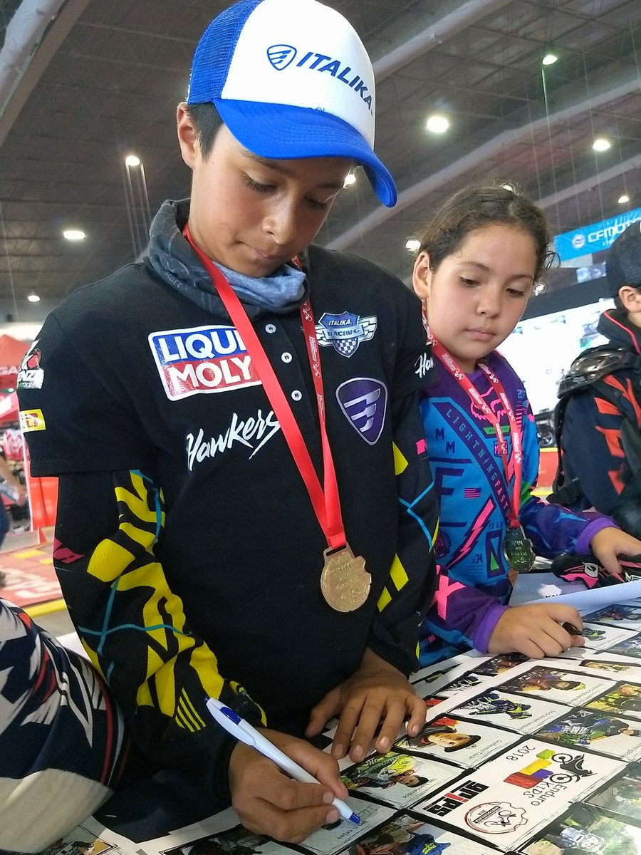 ItalikaRacing's tweet photo. Ian Carlo Ceja, piloto de nuestra plataforma deportiva, participó en una exhibición de #Enduro en el @SIMM_Mexico, con la #DM125 de @ItalikaOficial.
#DescubriendoTalentos #FormandoTalentos #SIMM2018 https://t.co/LNIOmo0ps5