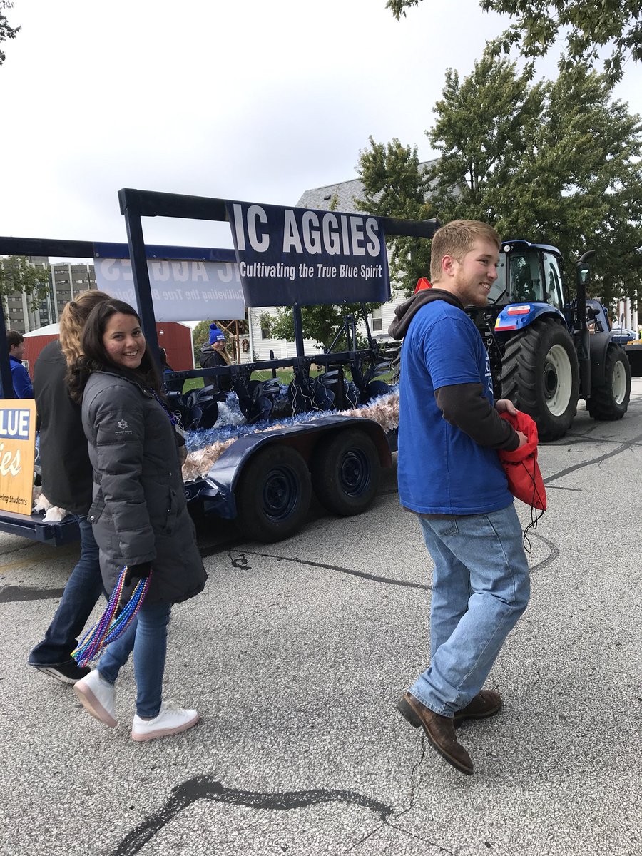 ic_aggies's tweet photo. The IC Aggies had a great first time participating in the #IllinoisCollege Homecoming parade! 🔵🔵

#ICAggies #TrueBlueForever https://t.co/a98oolrp4p