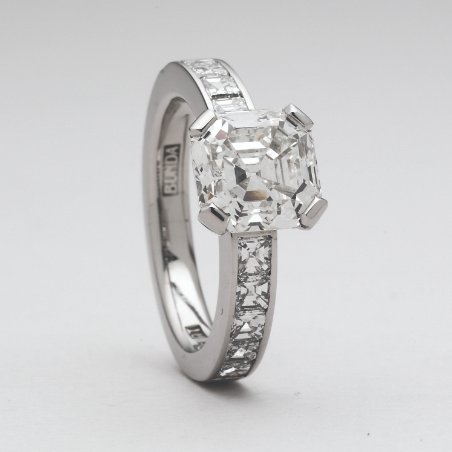 BUNDAFineJewels's tweet photo. BUNDA 'Ice Queen' with a 3.26ct Asscher cut centre diamond and Asscher cut diamonds set into the band #asschercut #asschercutdiamonds #platinumengagementring #bespokejewellerssydney #jewelleryaddict #engagementringinspo #madeinsydney #bundadiamonds #thestrandarcade https://t.co/PzocSfb6hm