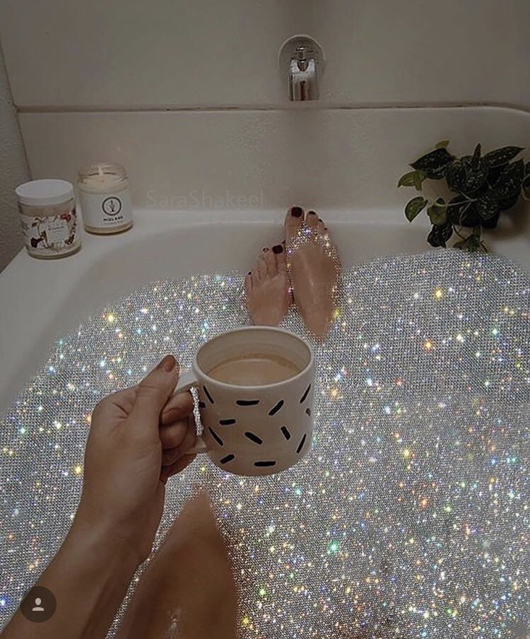 Makeuprevue's tweet photo. OMG! Dreaming of a STAR FLASH GLITTER bath! Have a sparkling Day everyone! ✨✨ Loving this photo by @sarashakeel https://t.co/BtfkEufZ0j